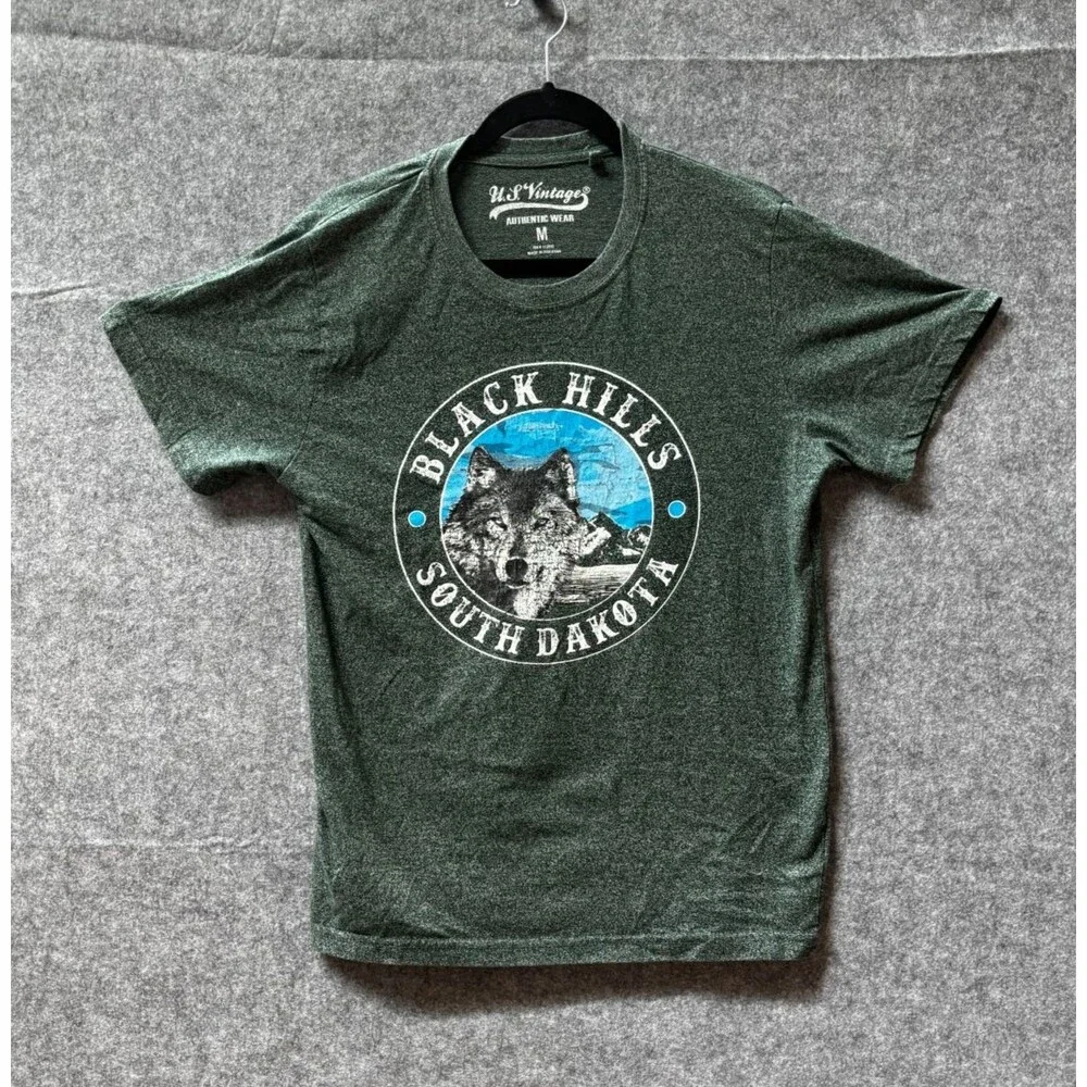 Black Hills South Dakota Wolf Men’s M Green Graphic Souvenir T-Shirt